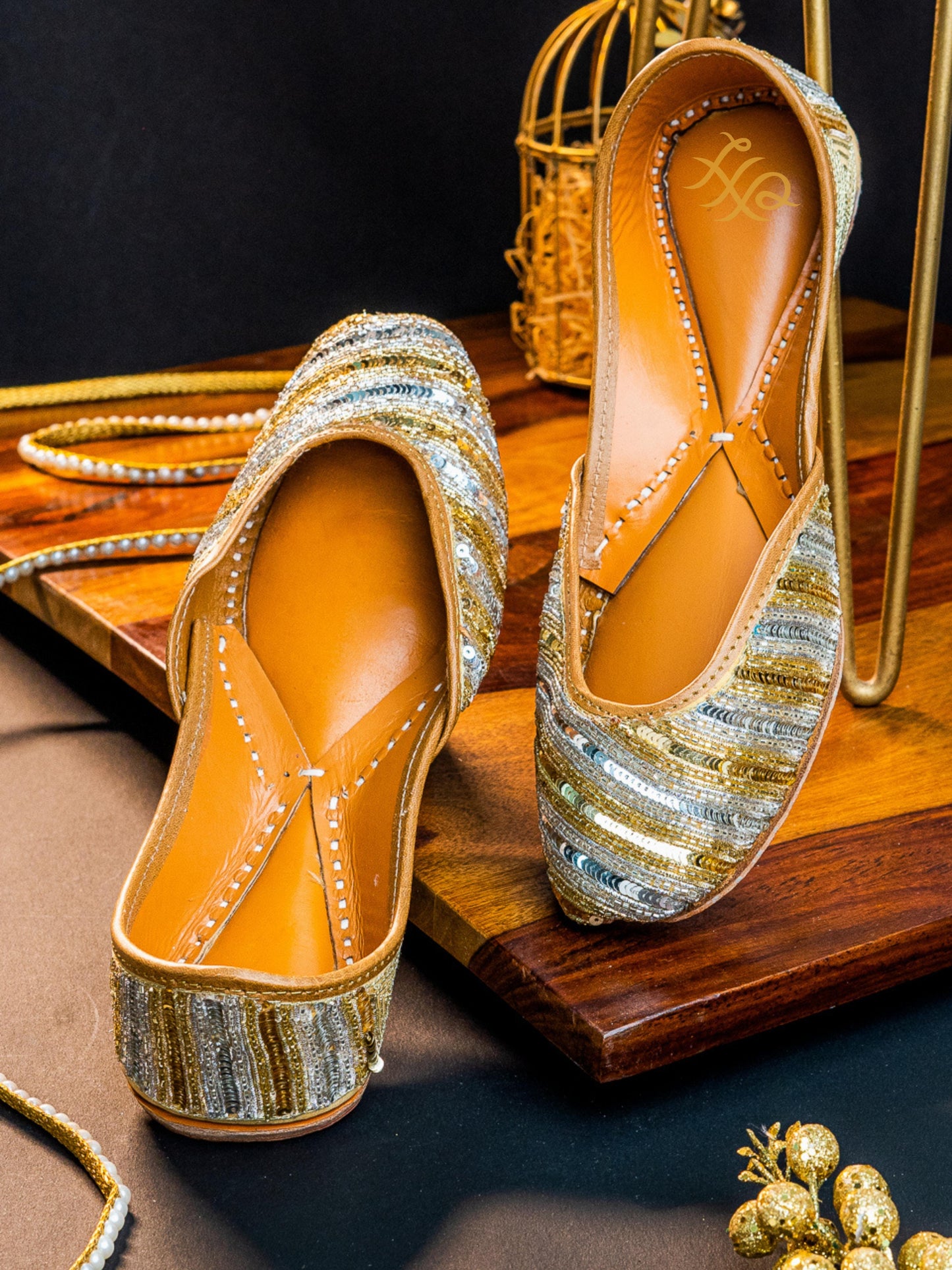 Golden Sequin Punjabi Jutti