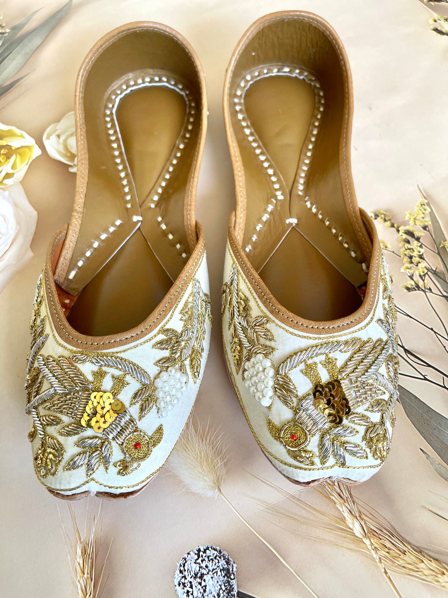 White Jutti - Mannatjewelz