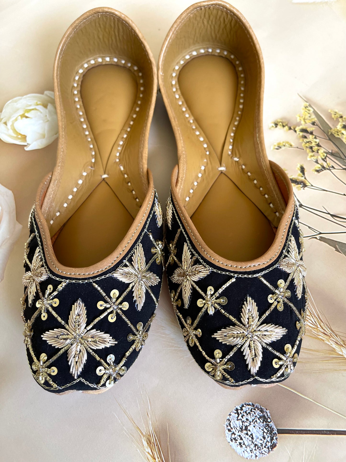 Black Dabka Punjabi Jutti