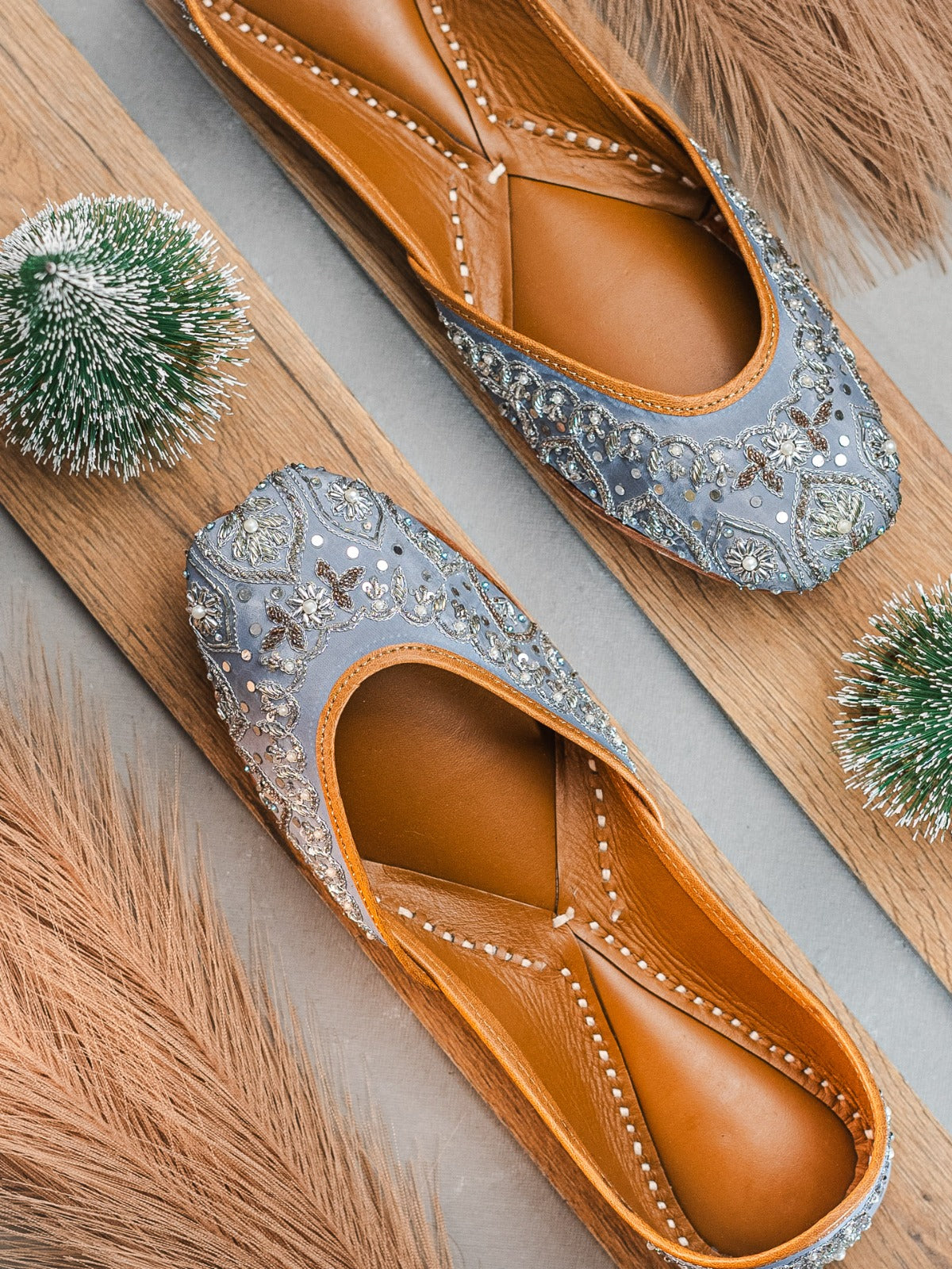 Silver Mist Embellished Jutti