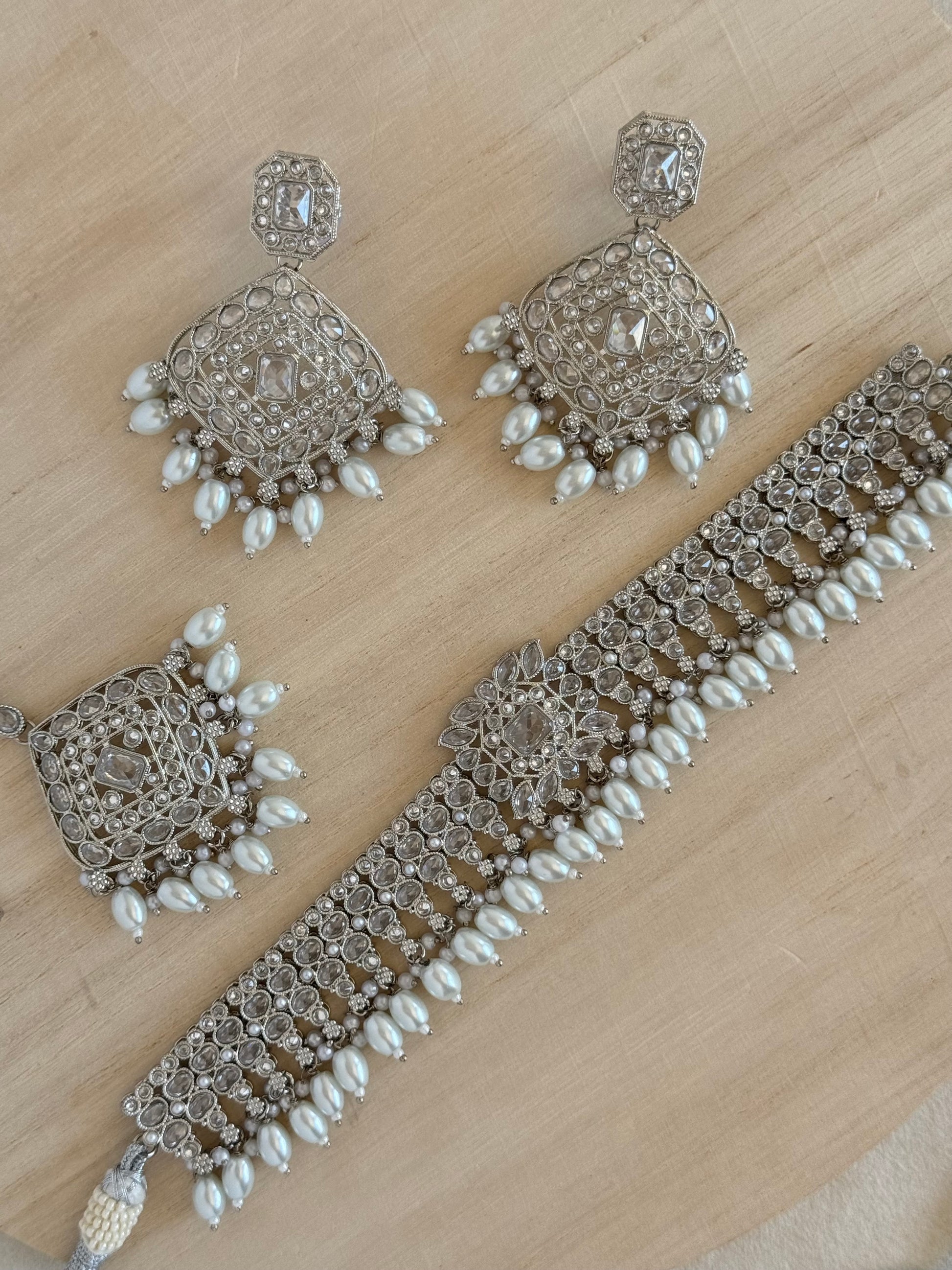 Mannat Jewelz Polki Choker Set & Style