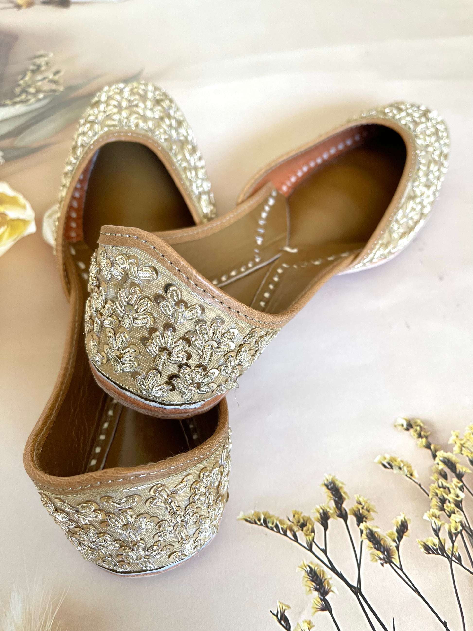Gold Jutti- Mannatjewels